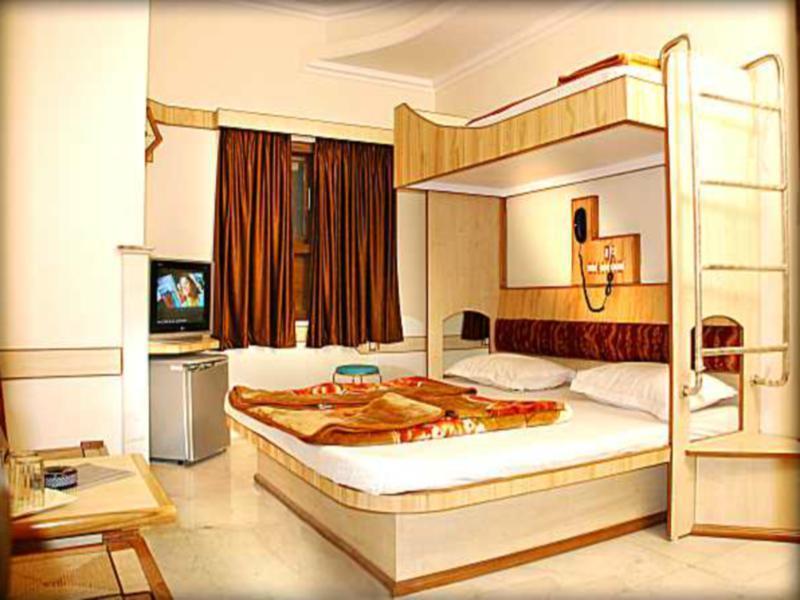 Hotel Cottage Crown Plaza Új-Delhi Kültér fotó