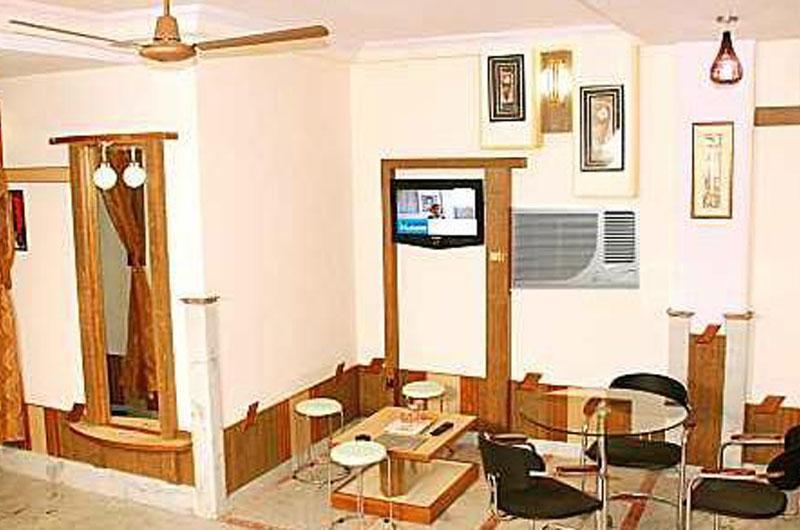 Hotel Cottage Crown Plaza Új-Delhi Kültér fotó