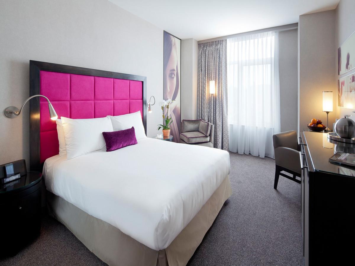 Hotel Cottage Crown Plaza Új-Delhi Kültér fotó