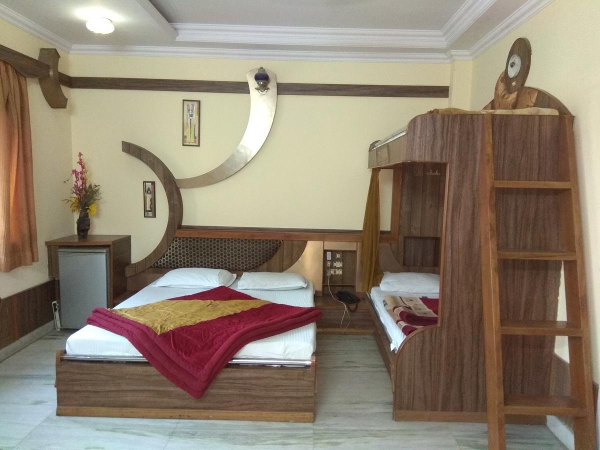 Hotel Cottage Crown Plaza Új-Delhi Kültér fotó