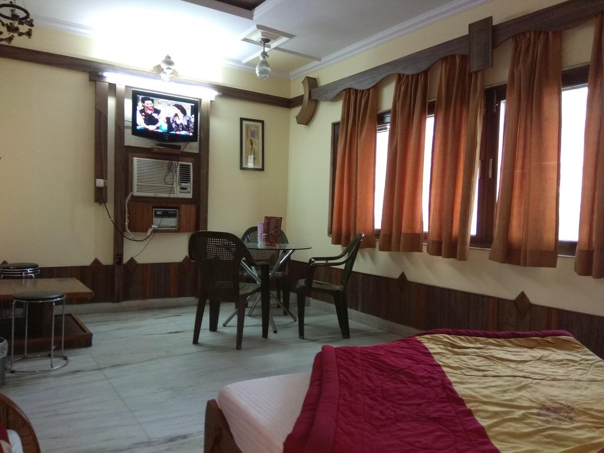 Hotel Cottage Crown Plaza Új-Delhi Kültér fotó