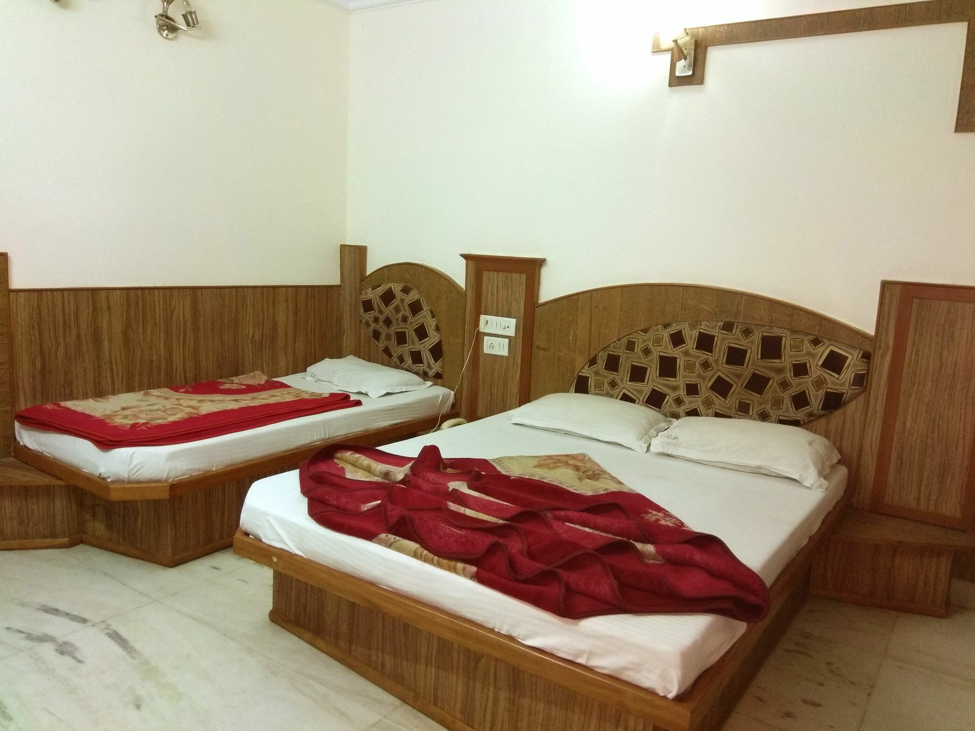 Hotel Cottage Crown Plaza Új-Delhi Kültér fotó