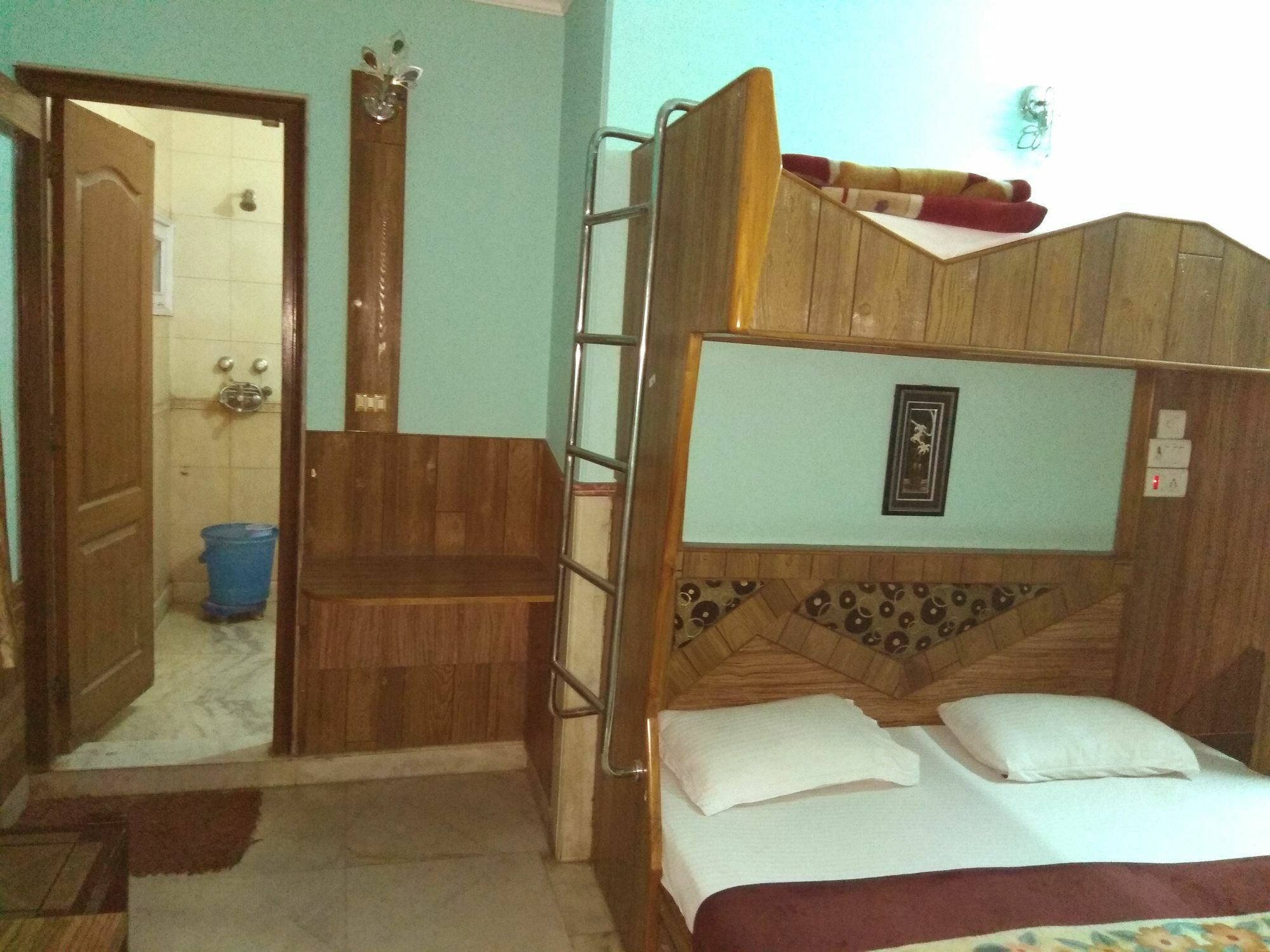 Hotel Cottage Crown Plaza Új-Delhi Kültér fotó
