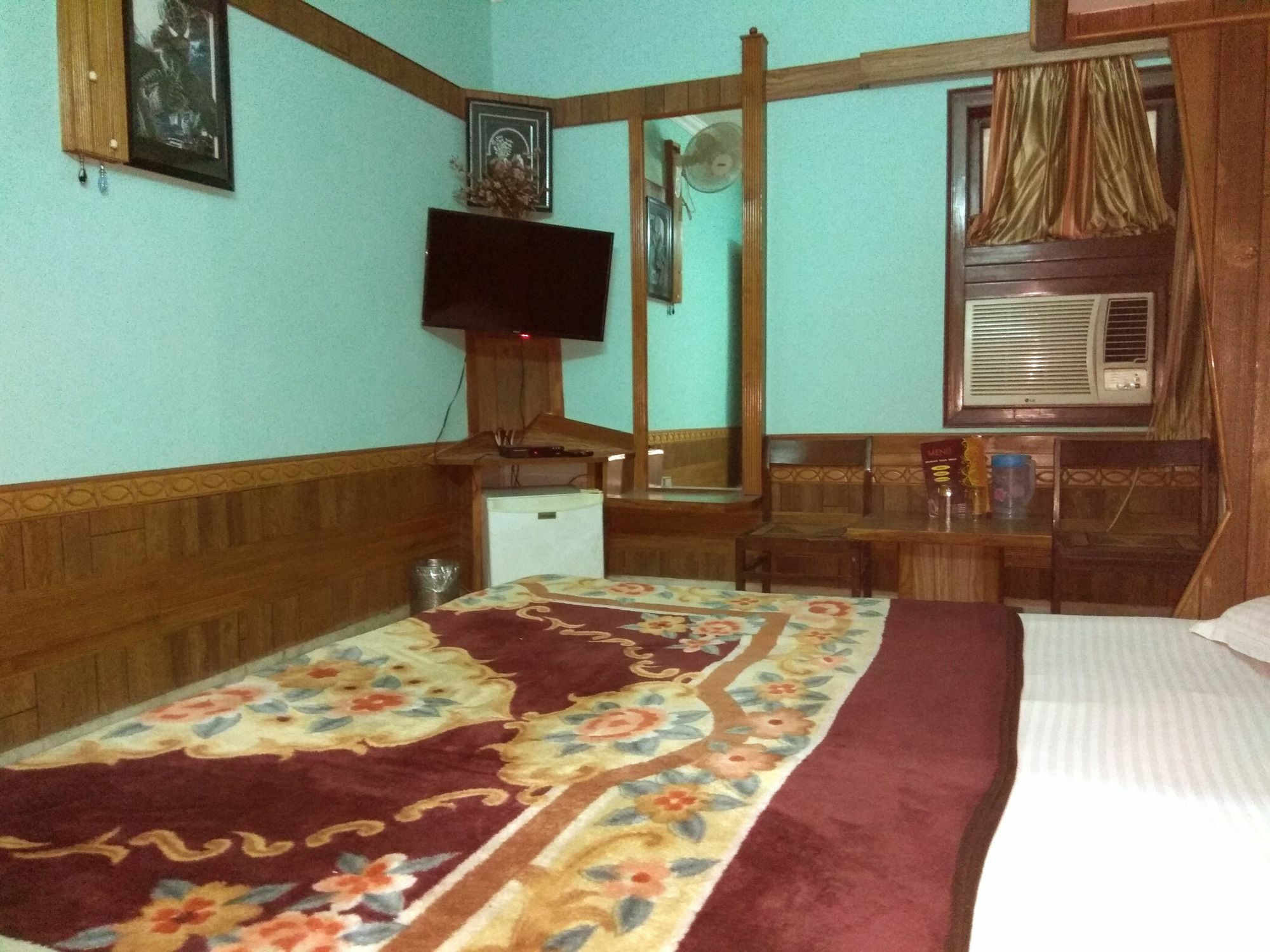 Hotel Cottage Crown Plaza Új-Delhi Kültér fotó
