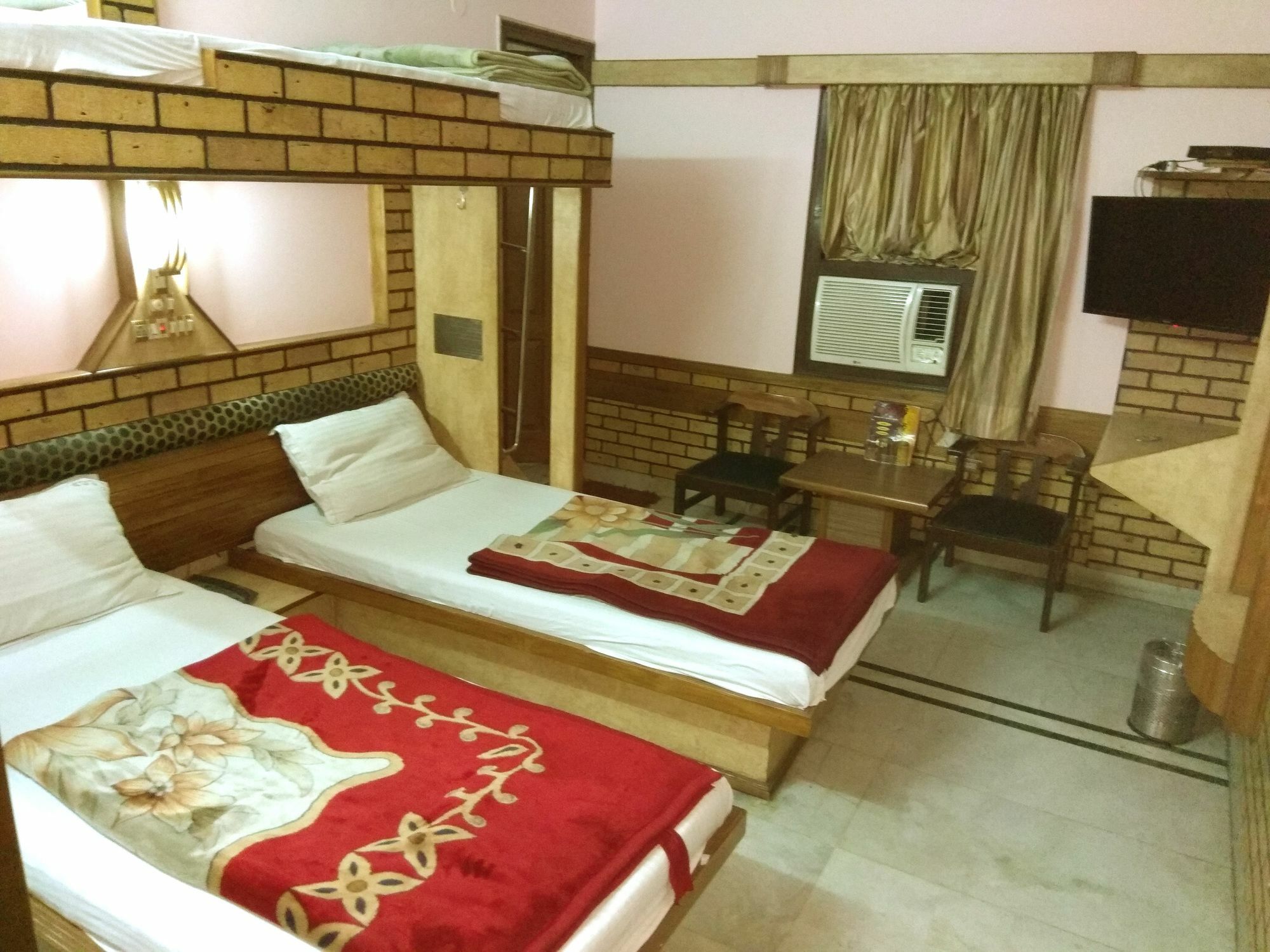 Hotel Cottage Crown Plaza Új-Delhi Kültér fotó