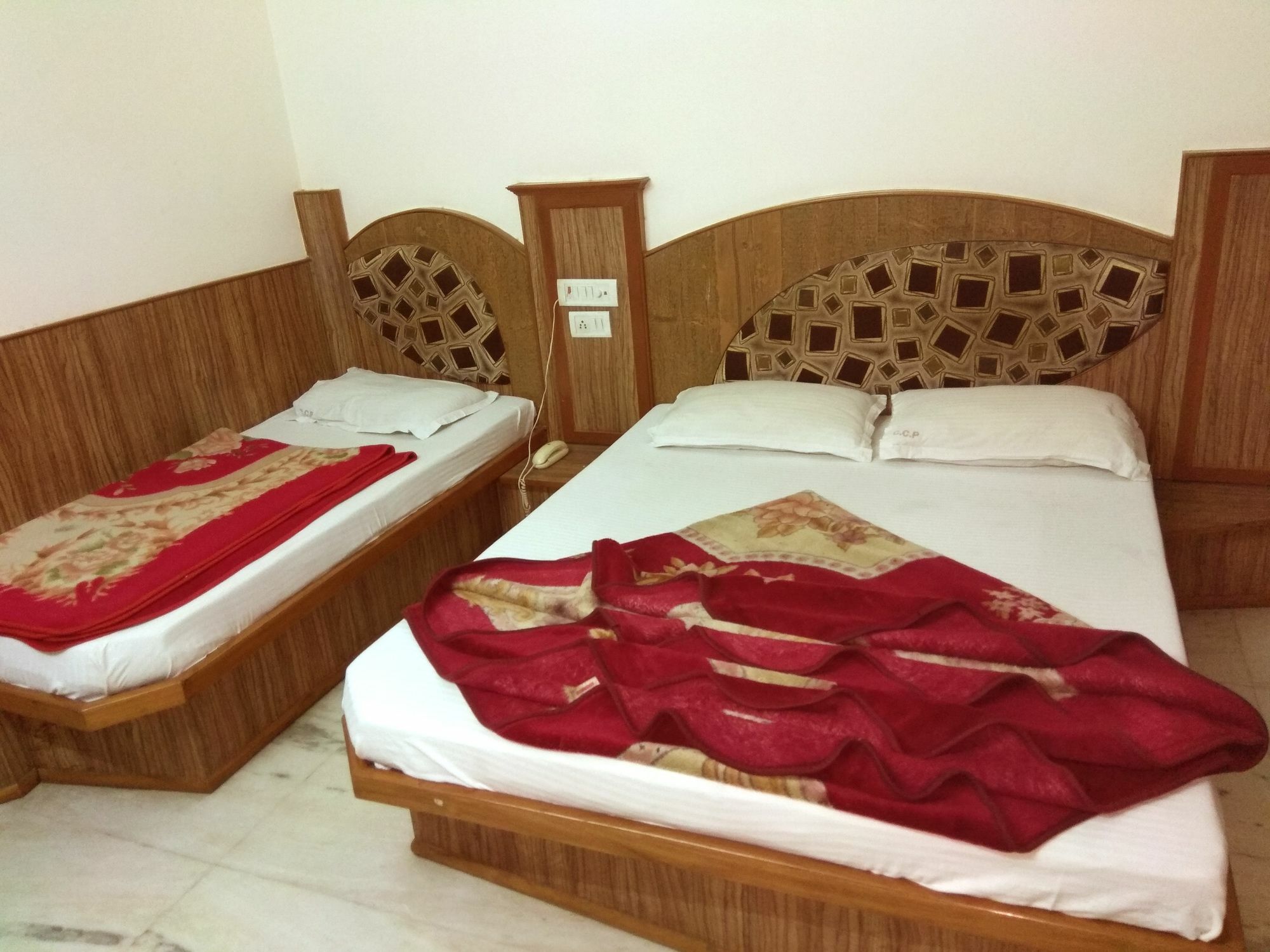 Hotel Cottage Crown Plaza Új-Delhi Kültér fotó